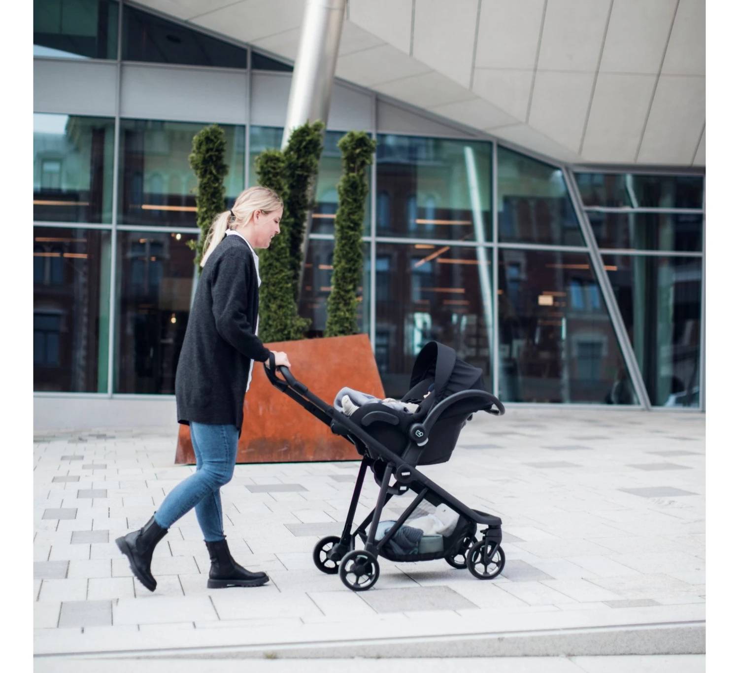 Thule Shine Autostoel Adapters MC 2 Thule Shine Autostoel Adapters MC - Afbeelding 2