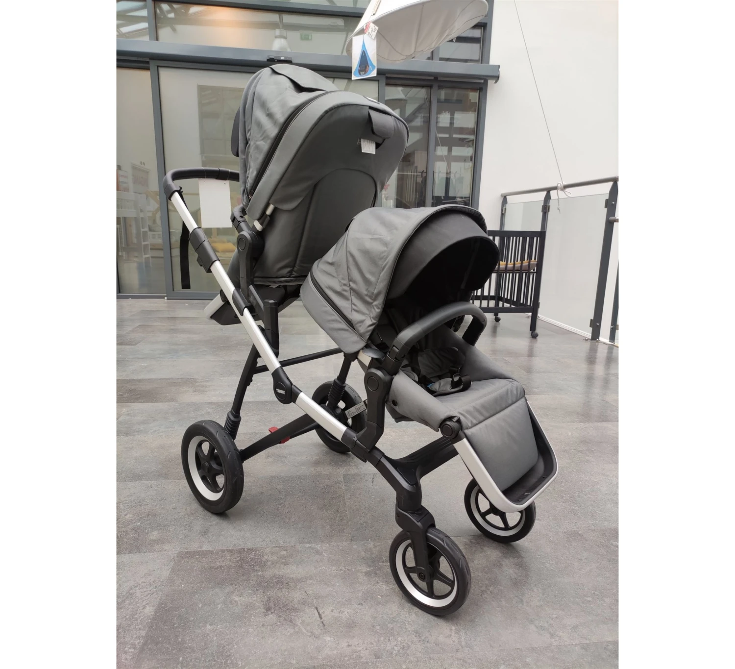 Thule Sleek Duo Kinderwagen - Showmodel 2 Thule Sleek Duo Kinderwagen - Showmodel - Afbeelding 2