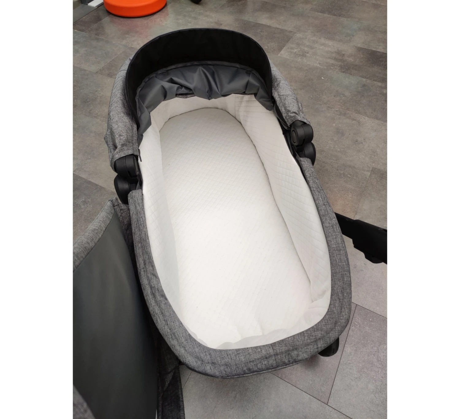 Thule Sleek Kinderwagen - Showmodel 6 Thule Sleek Kinderwagen - Showmodel - Afbeelding 6